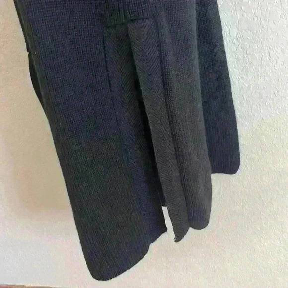 Wilfred from Aritzia 100% Wool, Yarn From Italy, Long Cardigan Black Women's M - Picture 8 of 10